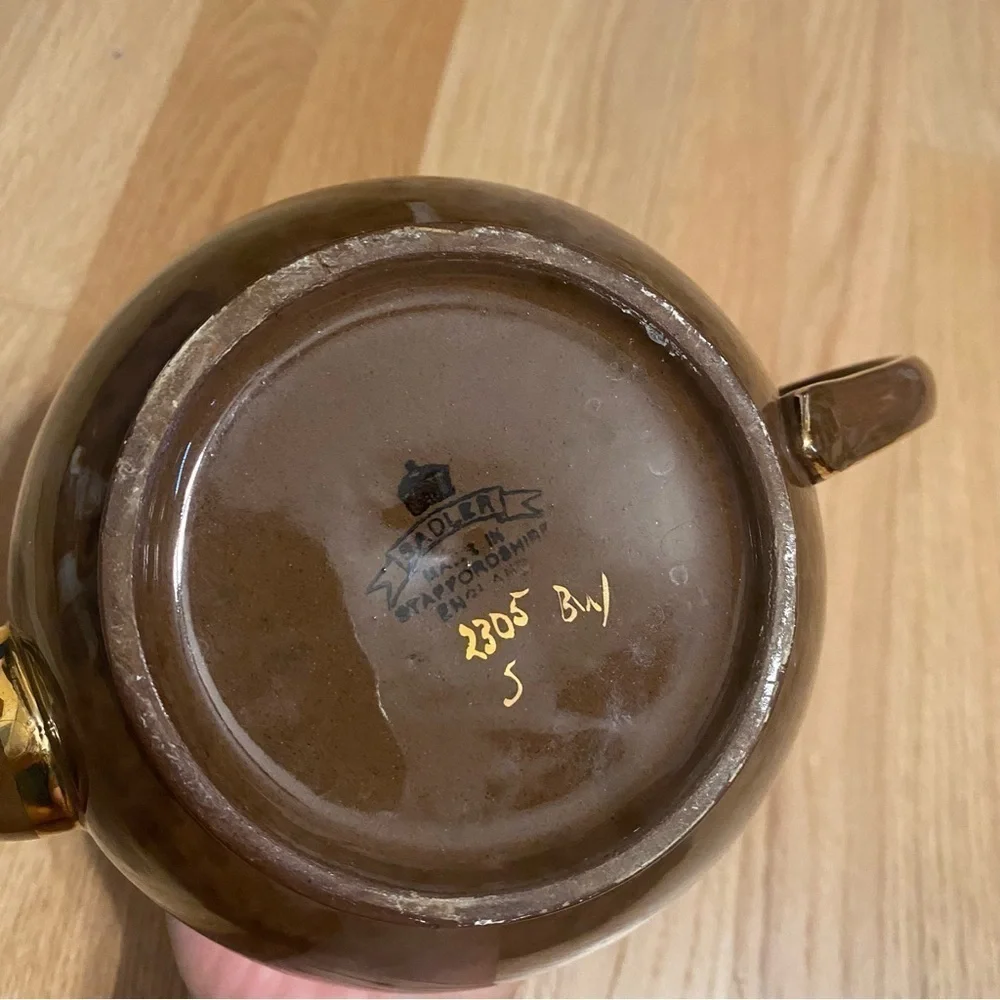 Vintage Sadler Queen of England Ceramic Tea Pot #2305 Brown with Gold